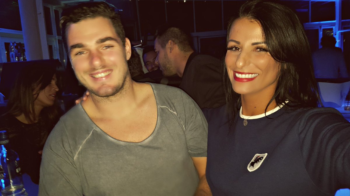 solenedupuis's tweet photo. Ca c'est le cousin ça ! 😅😂
#reallygoodfriend #love #lesannnng https://t.co/cEyAszocbT