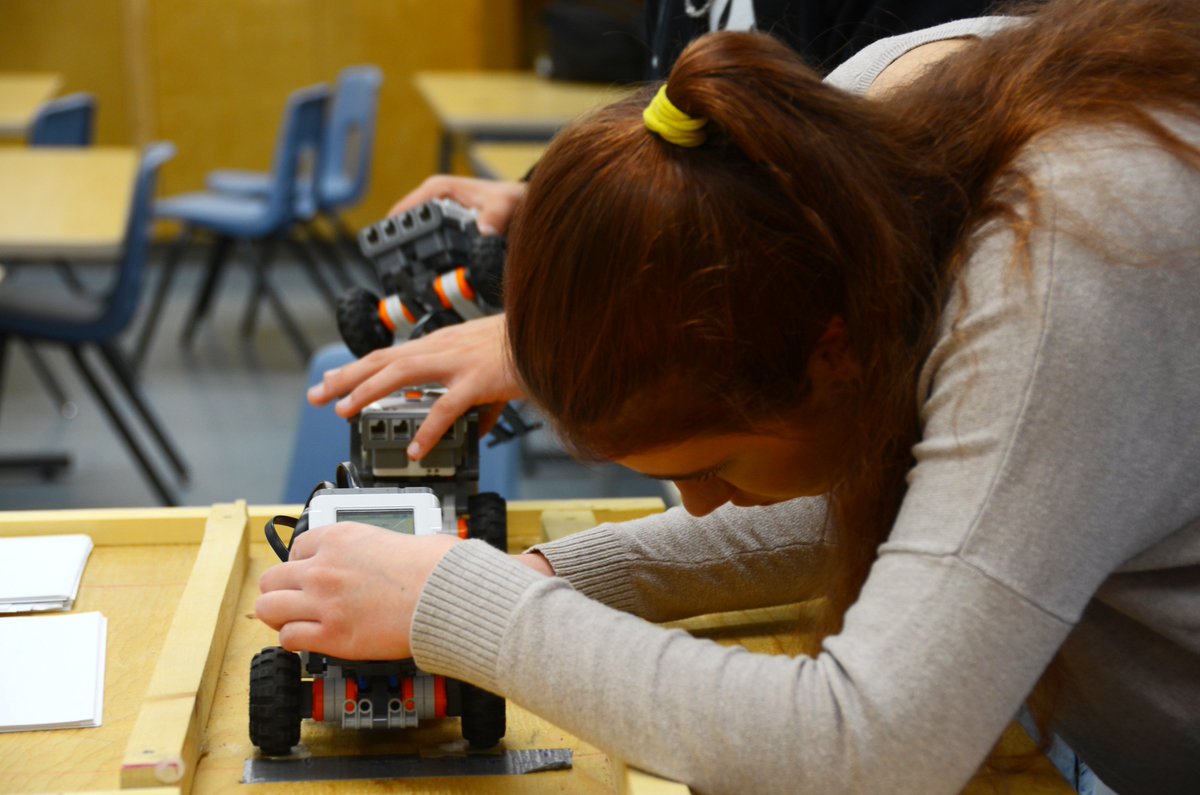 pressneil1's tweet image. STEM at its best @SLSSYRDSB #techstudies #mrneshevich @STEMLearningUK @web20classroom @ShiftParadigm @willrich45 photo cred #jazen