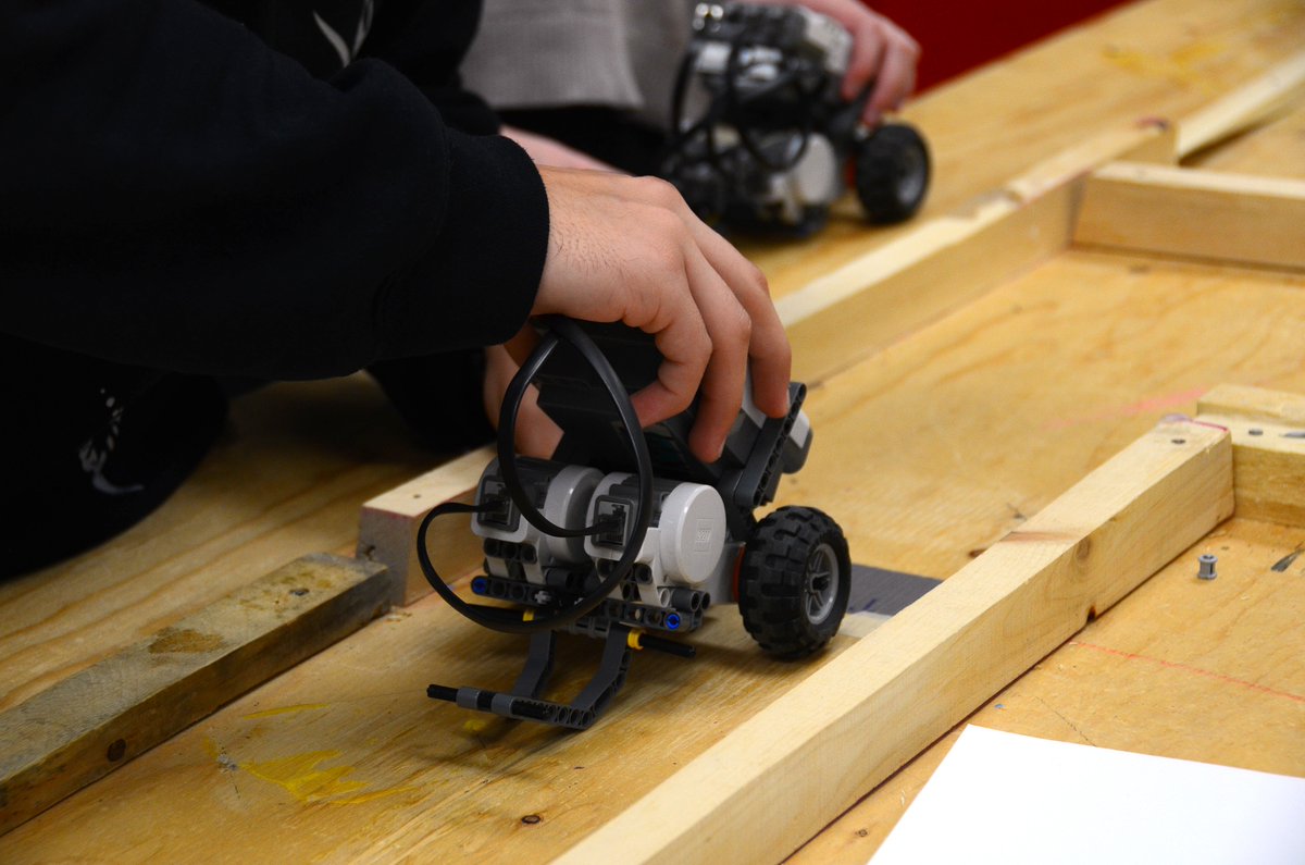 pressneil1's tweet image. STEM at its best @SLSSYRDSB #techstudies #mrneshevich @STEMLearningUK @web20classroom @ShiftParadigm @willrich45 photo cred #jazen