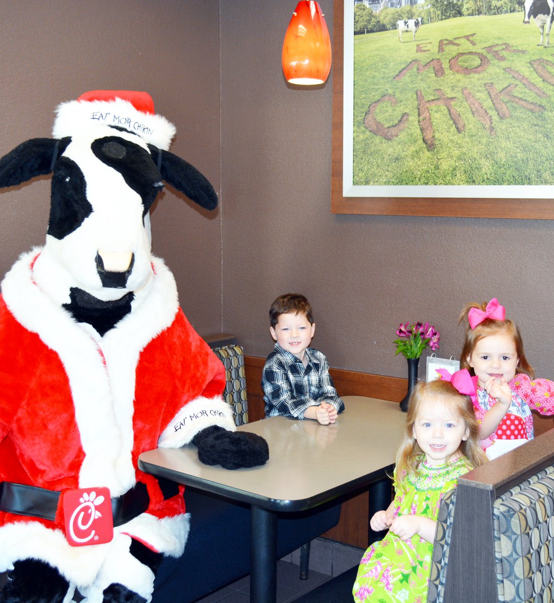 SugarPlumMarket's tweet photo. Thanks @CFA_SugarLand for providing concessions @SugarPlumMarket and giving back to our amazing beneficiaries! 
#SugarPlumMarket #FBJSL https://t.co/3ju9L9Amq8