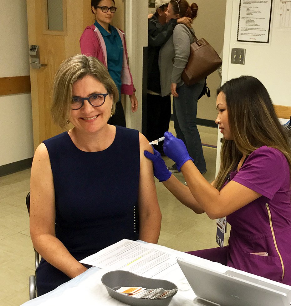 HealthySCC's tweet photo. H.O. Dr. Sara Cody is prepared for #Flu2016. Are you? Visit https://t.co/Fj7SrhbAMI &amp; https://t.co/UOuv8v0Bm9 for @SCCgov #fluvax clinics. https://t.co/9q2BpDC7af