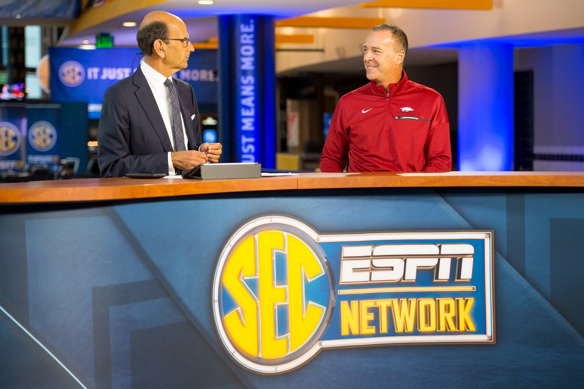 RazorbackWBB's tweet photo. .@CoachJimmyDykes chats with @finebaum at #SECTipoff17.
👂 > https://t.co/DLTHrEK46A
#BeArkansas https://t.co/7ct9NQv9mi