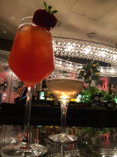 CorneyBarrowBar's tweet photo. Happy Friday! Get those drinks in @CBLimeStreet #fridayfeeling #tgif #weekendready #cocktailoclock #boozeporn #friyay #afterworkdrinks https://t.co/XRRHpxUsID