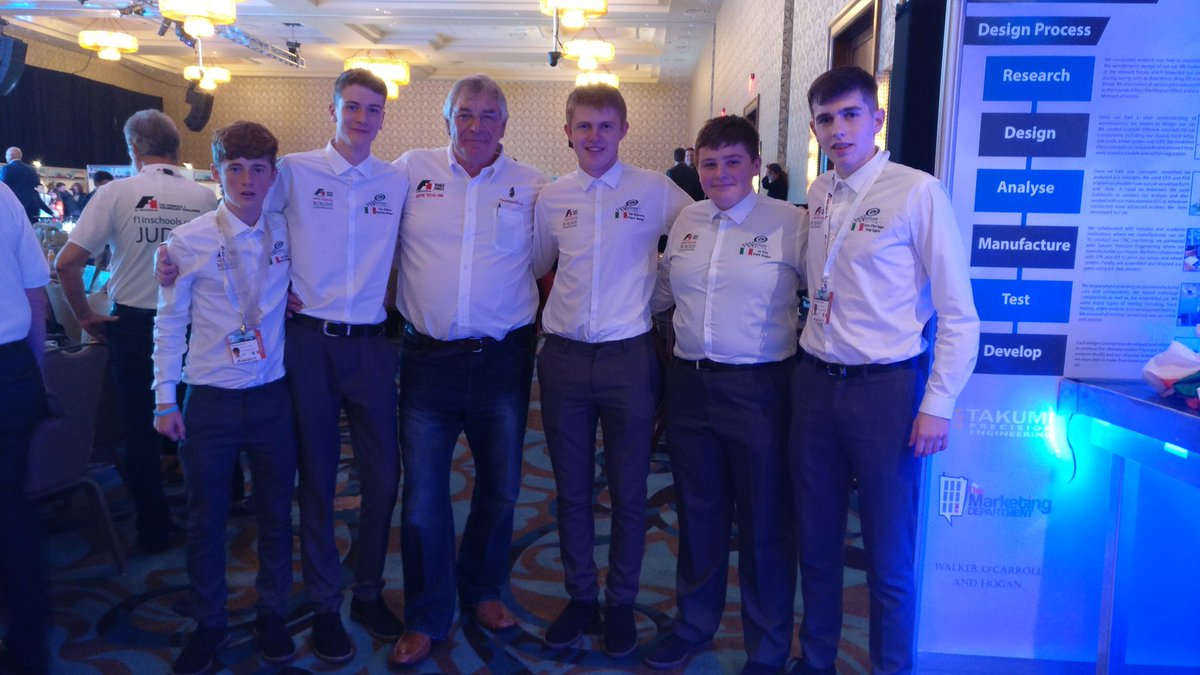 maristhurricane's tweet photo. After getting a picture with the Jordan 193 he designed, we finally got a picture with Garry Anderson! #F1SWF #athlonetoaustin https://t.co/7EXydbsQsN