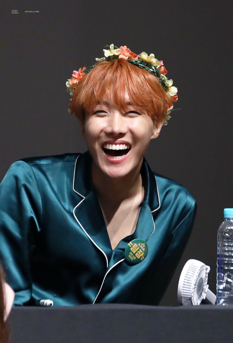 HONEYBUBBLE_'s tweet photo. 161020 명동 팬싸인회 #제이홉 @BTS_twt 
최고야 짜릿해! 밤에 달이 없어도 환한건 전부 햇살이 덕분이야 너무 사랑해요❤️ https://t.co/kA38Aq3s5F