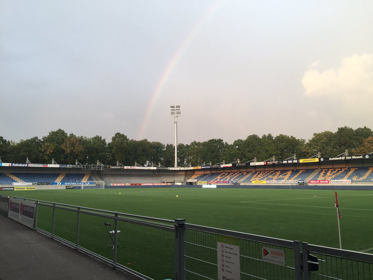 RKCWAALWIJK's tweet photo. Een mooi panorama van #MandfieldRoad, 110 minuten voor de aftrap van #rkcach! #éénrkc https://t.co/fvc0lYVbql