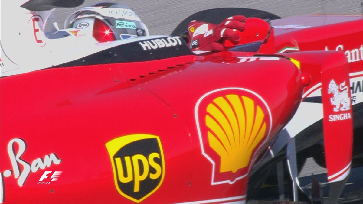 Seb showing off his skills at driving one handed... hanging on to the wing mirror of his Ferrari #FP1 🇺🇸 #USGP https://t.co/1qwQ9d8Z90