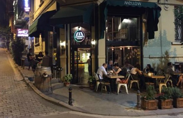 .<a href="/beatripsapp/">beatrips</a> hazırladı:

Cihangir Sokaklarında Yorulmadan Bir Sandalyeden Diğerine Geçebileceğiniz 9 Mekan Önerisi
listelist.com/cihangir-mekan…