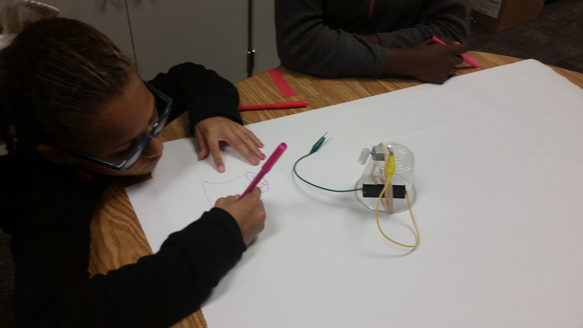 MelonyBooher's tweet photo. The design part of the engineering process in action at Waterford Oaks. @cedarhillisd @CHWaterfordOaks https://t.co/wz80YeyUhy