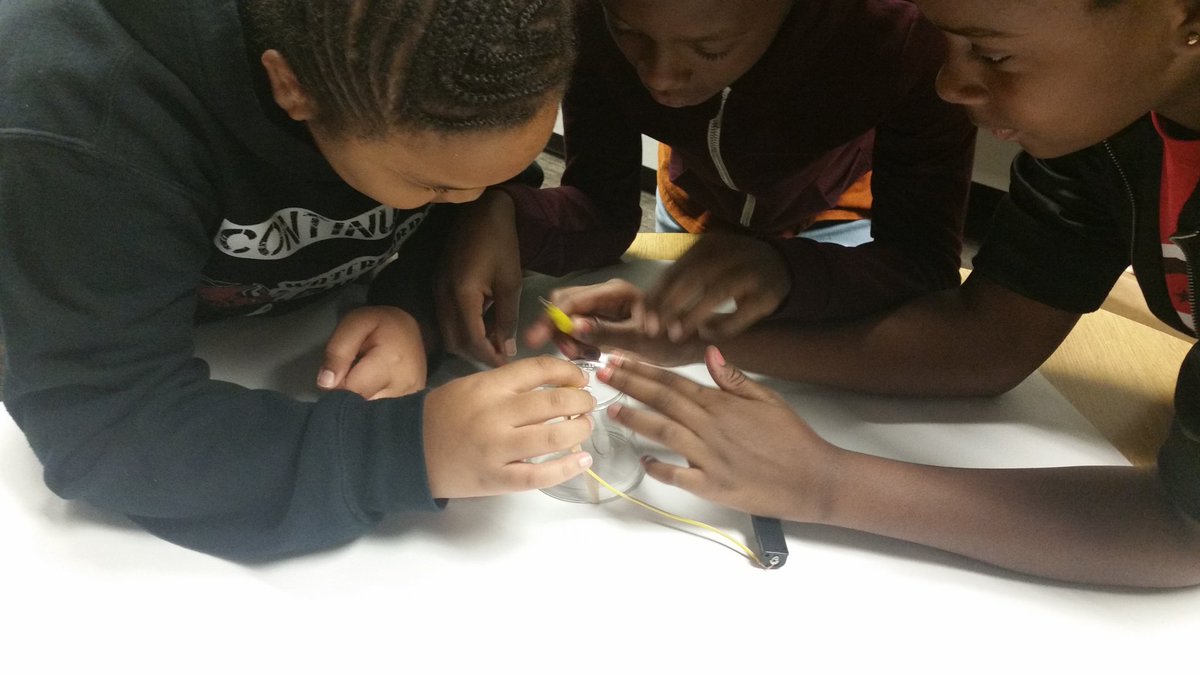 MelonyBooher's tweet photo. The design part of the engineering process in action at Waterford Oaks. @cedarhillisd @CHWaterfordOaks https://t.co/wz80YeyUhy