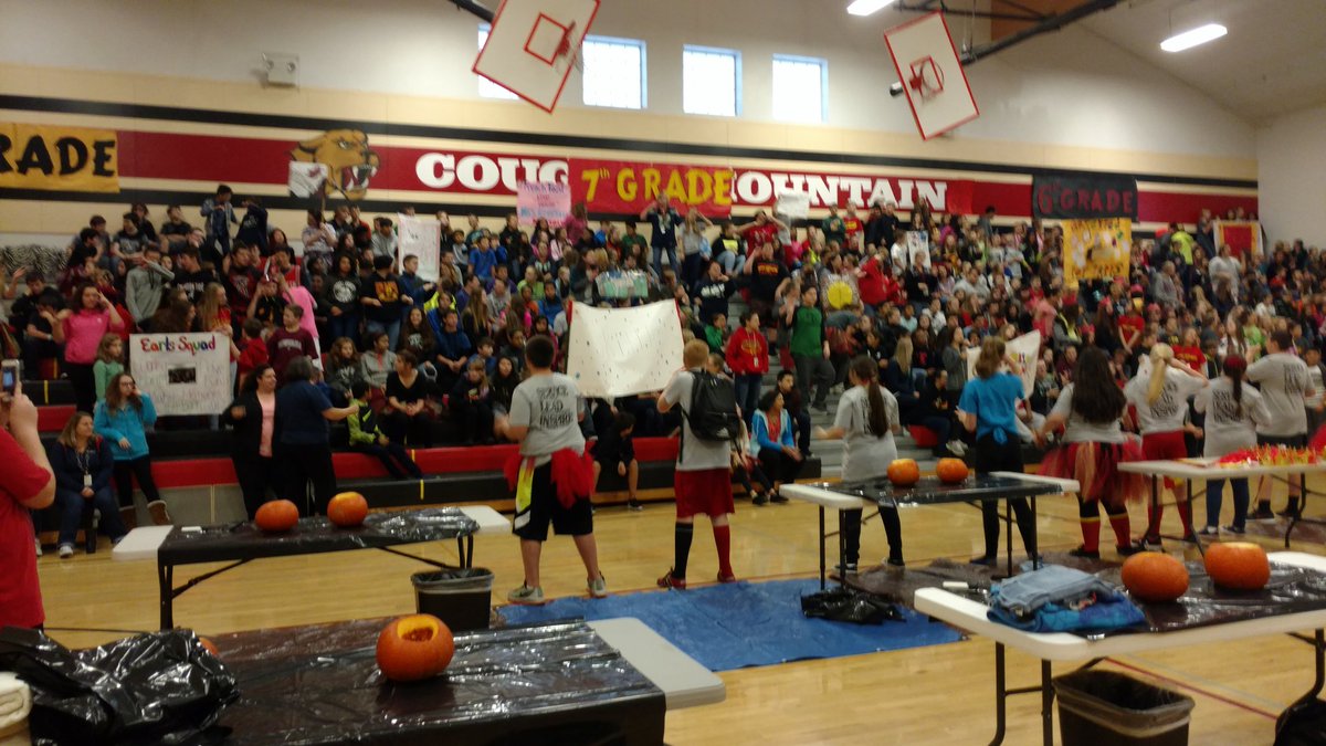 MrKoning's tweet photo. Cougs showing some CMMS pride! #CougarPride #cmms #schoolculture https://t.co/kP0KZc6A0S