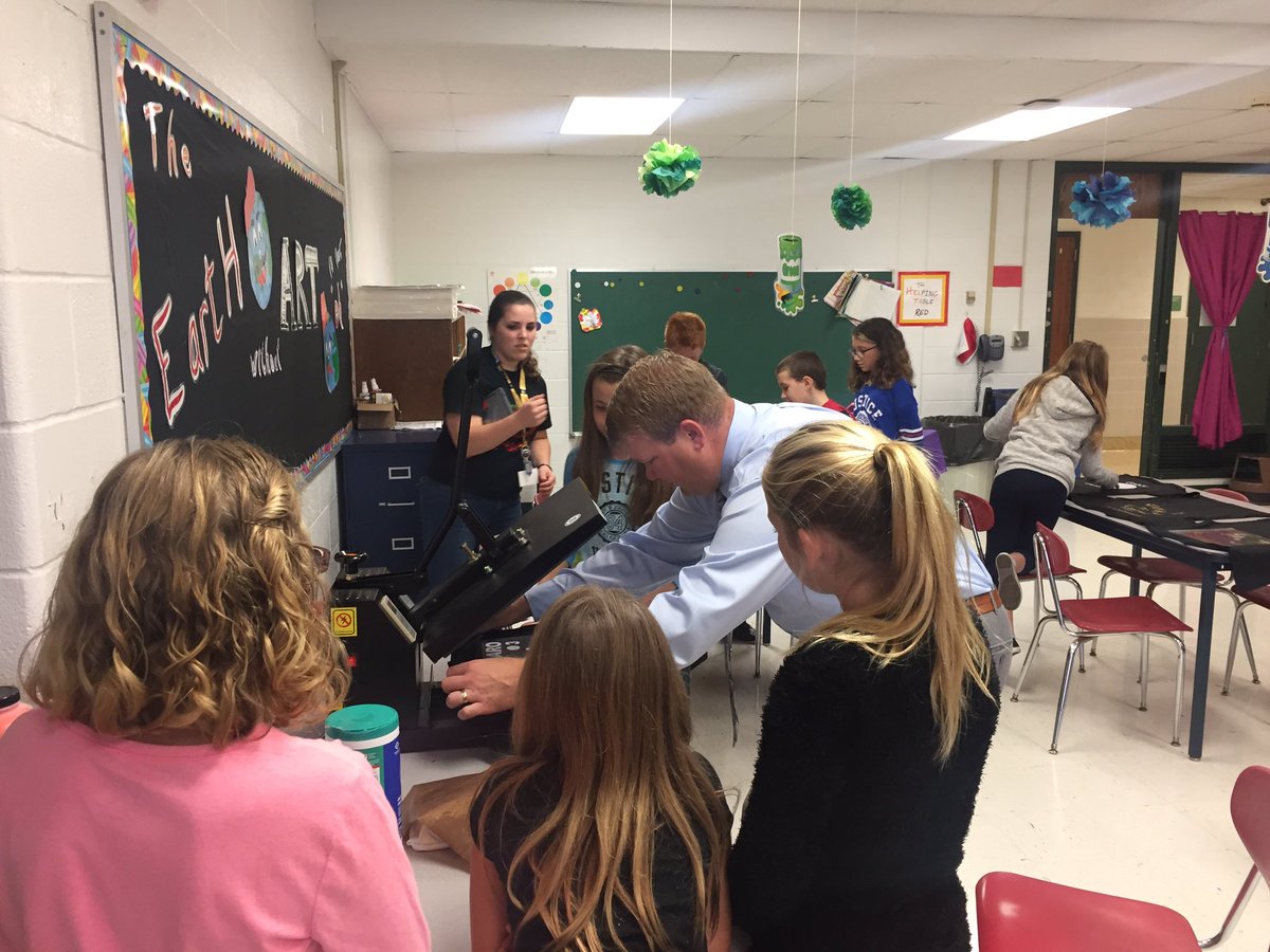 mcperry705's tweet photo. Miss Straub's classroom finishing up their personalized t-shirts! https://t.co/CX0UeYAKDi