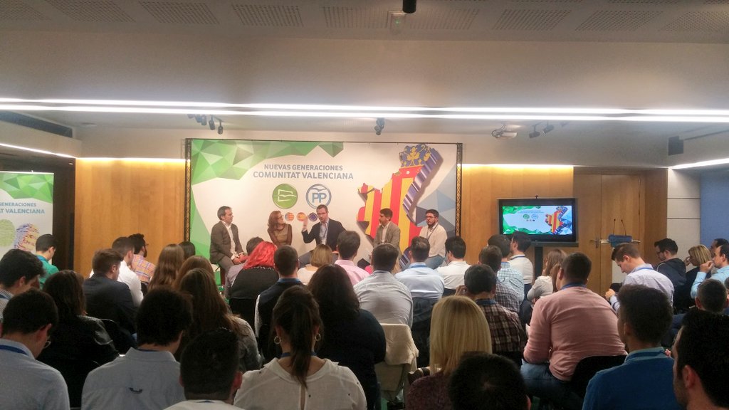 NNGG_Valencia's tweet photo. Convenció Regional de @NNGG_CV #SinComplejos. NNGG província de Valéncia present en més de 100 jóvens de totes les comarques #SenseComplexos https://t.co/VveARfIWYv