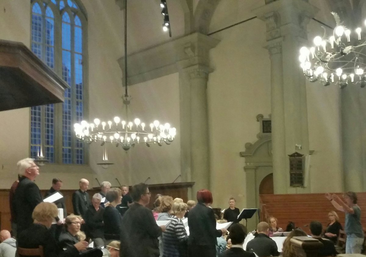nicoleveijck's tweet photo. Er wordt al druk gerepeteerd door @GaLAkoor in @NKConcerten
Om 20.00 u wereldpremière #ViaDolorosa van #Beurden https://t.co/GFz1cI2DCO