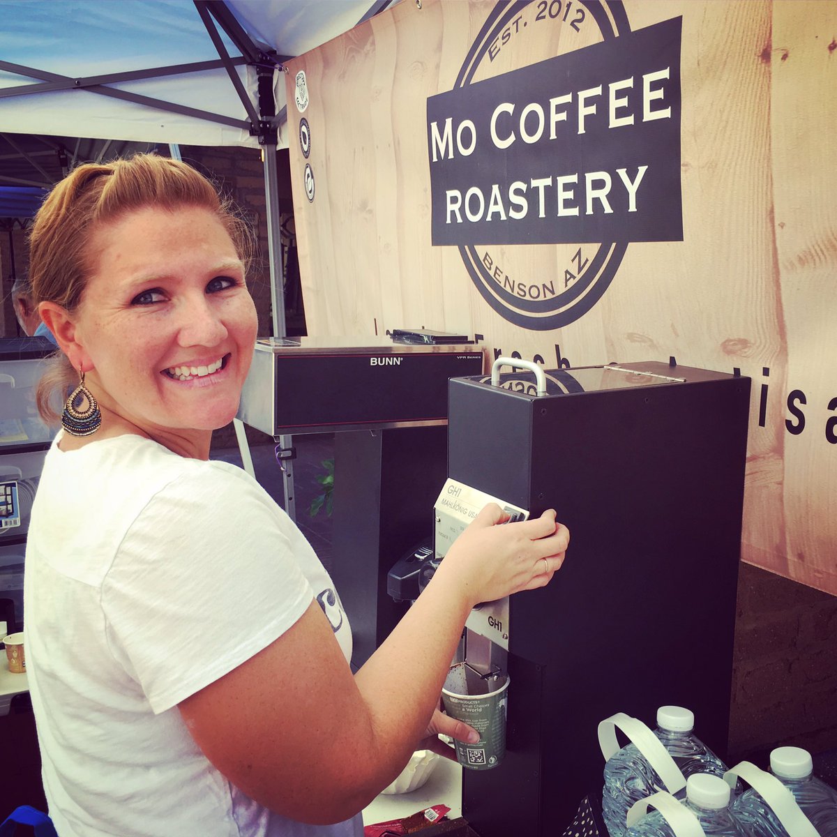 HeirloomFM's tweet photo. Time for a cup of #freshlyroastedcoffee from Megan of #mocoffeeroastery! Join us at the Friday @TrailDustTown #farmersmarket till 1p. https://t.co/L4qme01WIS