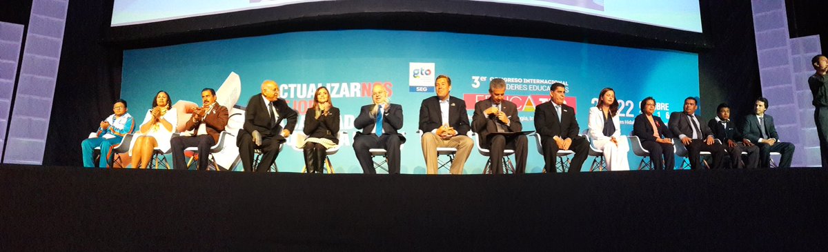 ARCEMAGLEZ's tweet photo. Un gusto estar presente en el 3er. Congreso Internacional de Líderes Educativos #Educatic2016 #León #Guanajuato. https://t.co/83N1kWonrv