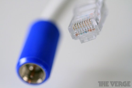 verge's tweet image. A denial-of-service attack is shutting down major websites across the internet theverge.com/2016/10/21/133…