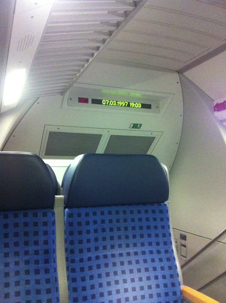 flohmarktjunge's tweet photo. my first tweet from the 90s #backtocologne #zeitreise #backtothefuture #timetravel #bahn #DB  #RE5 https://t.co/9mrhpM0nZ5