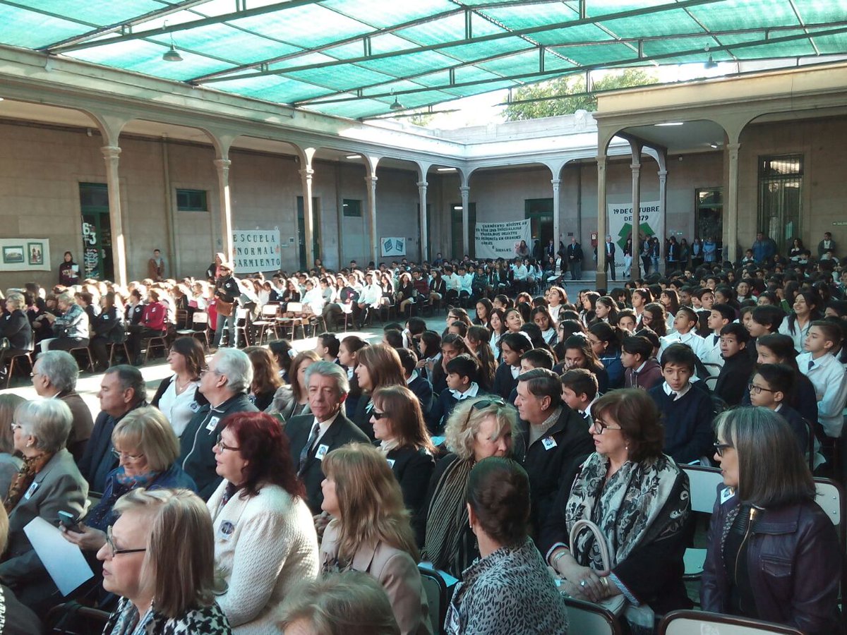 ENSS_CDE's tweet photo. Acto de aniversario N° 137 de la Escuela Normal Superior Sarmiento.
Visita de la promoción 1991 y 1966 https://t.co/ZireDdLFci