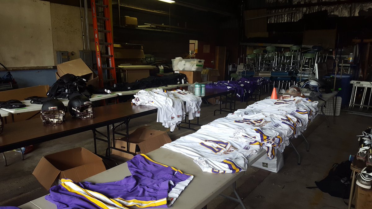 Mike_MacAdam's tweet photo. UAlbany got clearance from NCAA, so Holy Trinity will wear donated Great Danes roadies vs Hoosic Valley tomorrow https://t.co/IdsiDnkreL
