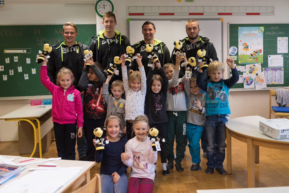 GorenjeVelenje's tweet photo. 327 smo jih z @MO_Velenje podelili, vsi prvošolci so jo takoj vzljubili! Akcija zaključena! @Osa_Pika #crnorumenokoteno https://t.co/4oFt4epIMf