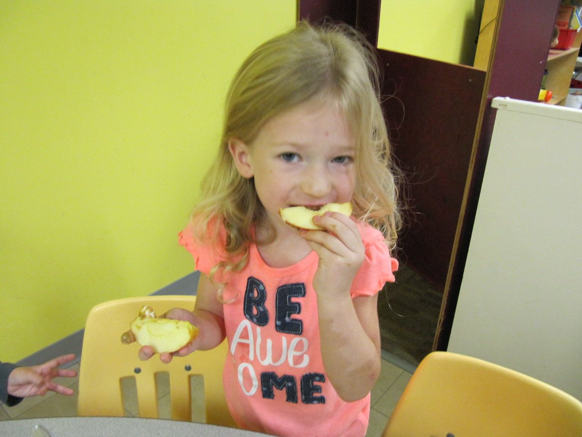 sueabr's tweet photo. #stpaulnaturecamp #apples4ed https://t.co/oucM7p1Ccs