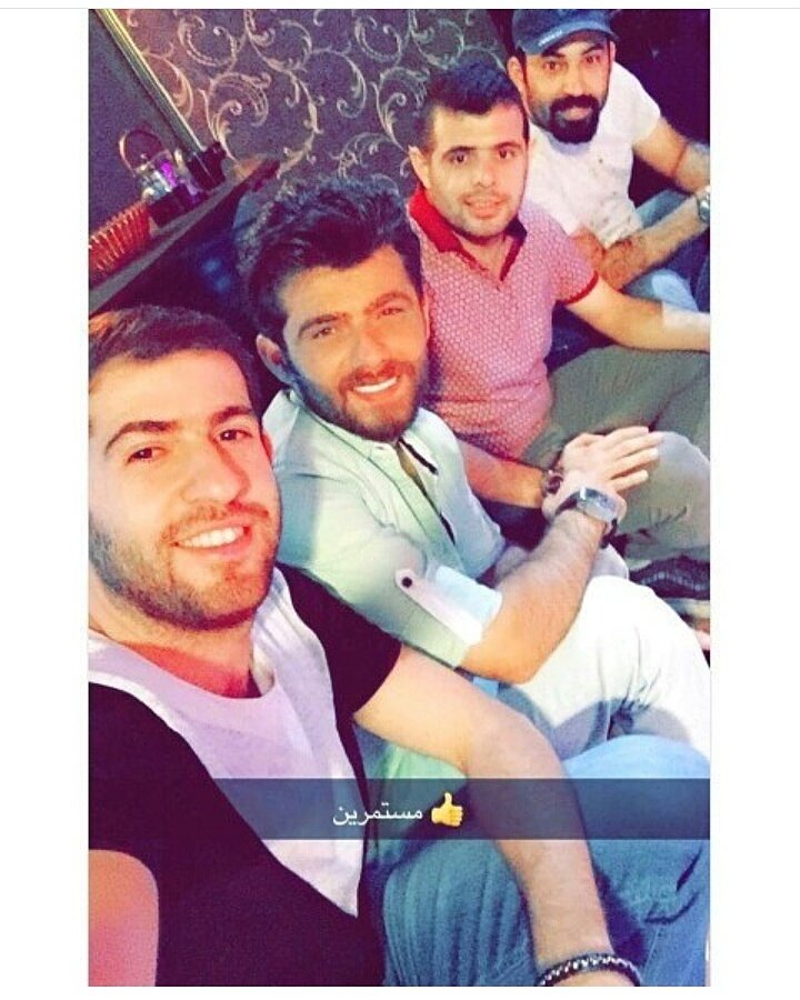 njoom_iq's tweet photo. الفنان #عمار_الكوفي مع مدير اعماله #احمد_العطار و المخرج #سامر_حكمت ومدير التصوير #مصطفى_حكمت و مع #مصطفى_كريم
#ammaralkoofe
@ammaralkoofe https://t.co/OceupDjO66