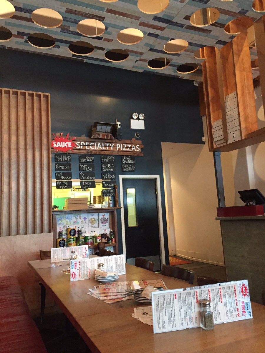 RebeccaMHuang's tweet photo. Awesome service at @TheMayfairNP Sauce getting sustenance for our hungry workers #NewPlymouth @MYOB #SMEMakeover #BestPizzasInTown #Yum https://t.co/L4nnCgBOWo