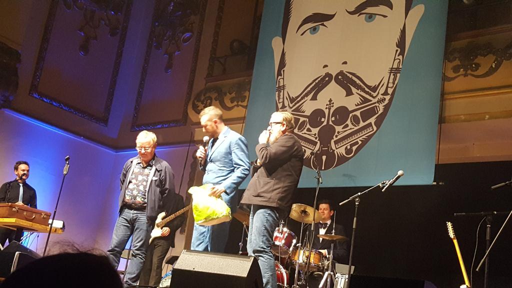 JaneHellings's tweet photo. Photos to prove  @JHollowayPlays wore  chicken onsie on stage @hornesection  @liamgrundy @Graerose @MyBedroomVoyage @AngelaClerkin https://t.co/BcpB2pTzYn