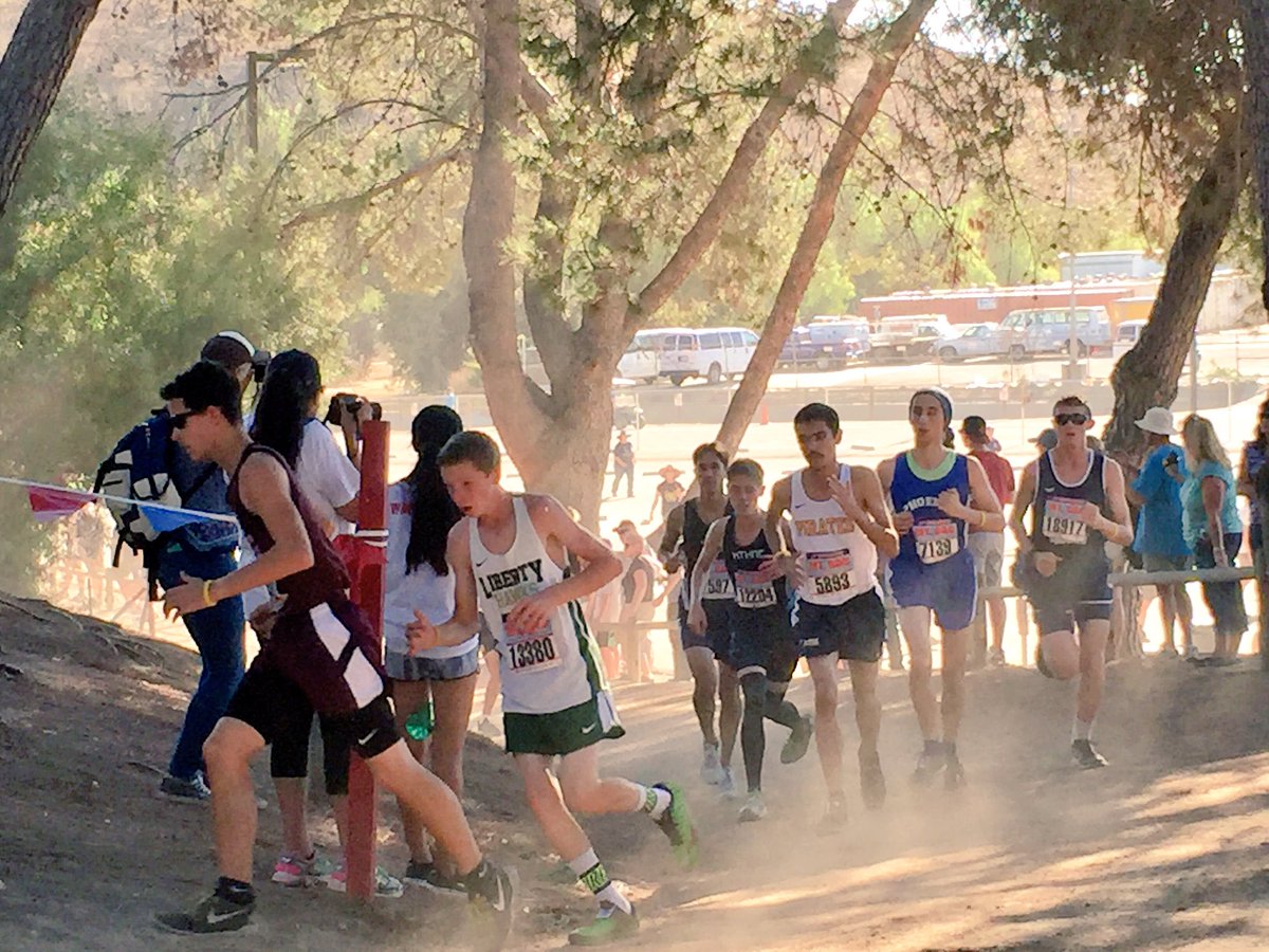 7Gimages's tweet photo. First turn up the switchbacks. #MtSACInvite #prepcaltrack https://t.co/gVoNGaXJIp