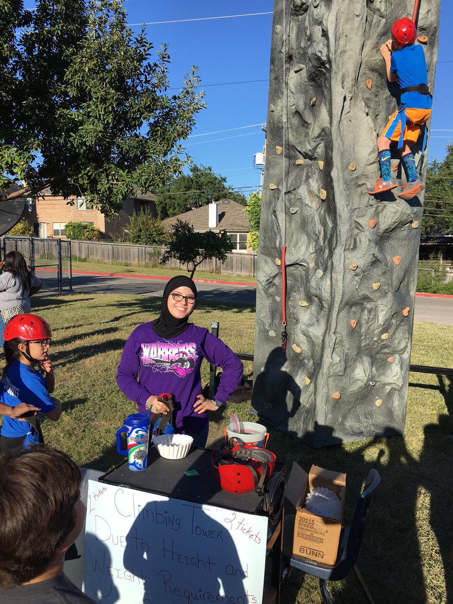 EarlWarrenNHS's tweet photo. NHS strong!!!! Thank you to the members that volunteered at Raba's fall festival... It was a blast! https://t.co/x4kFuRZzWH