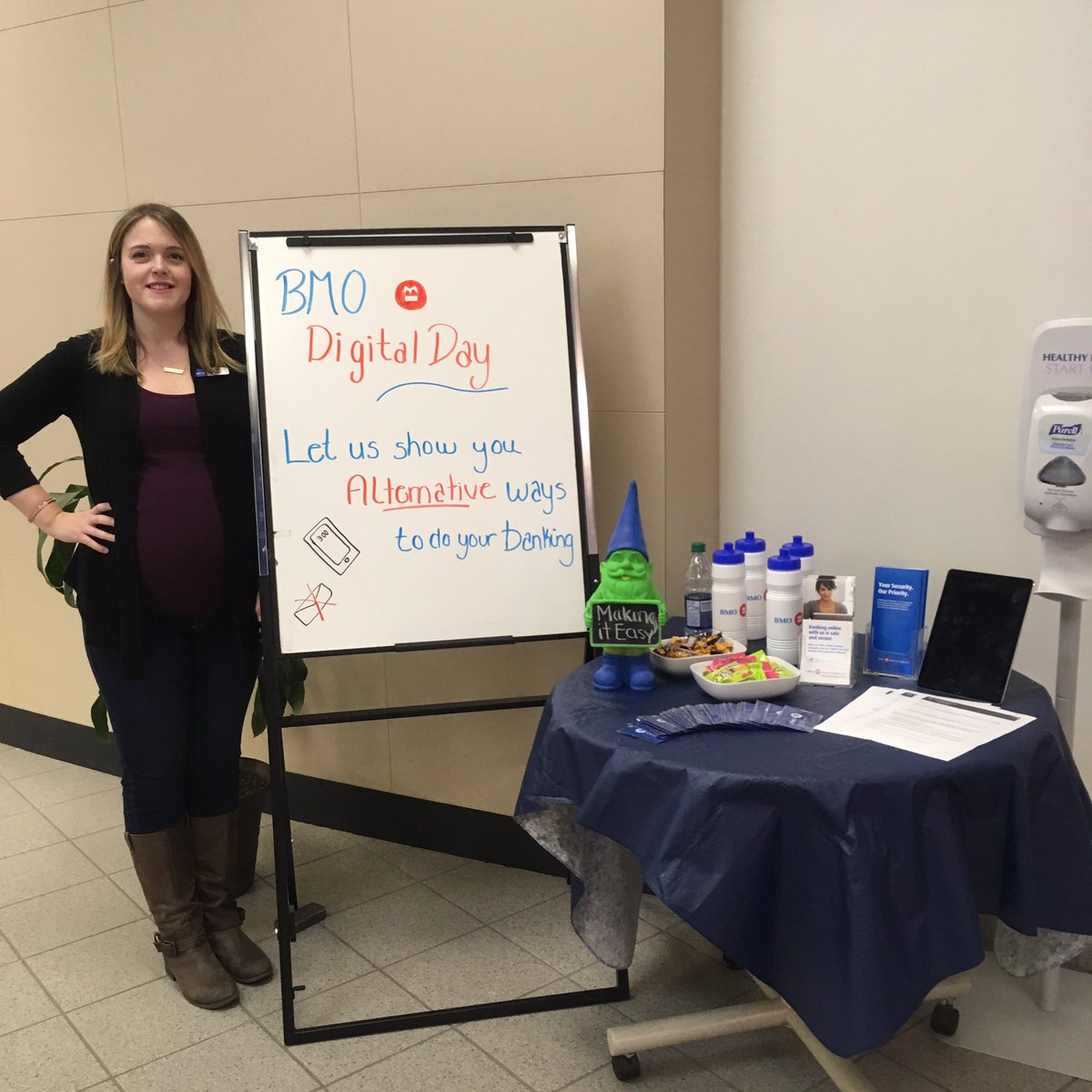 tstanle's tweet photo. #digitalbmo #letsarahshowyouhow #banking madeeasy https://t.co/y1F1uWUrcE