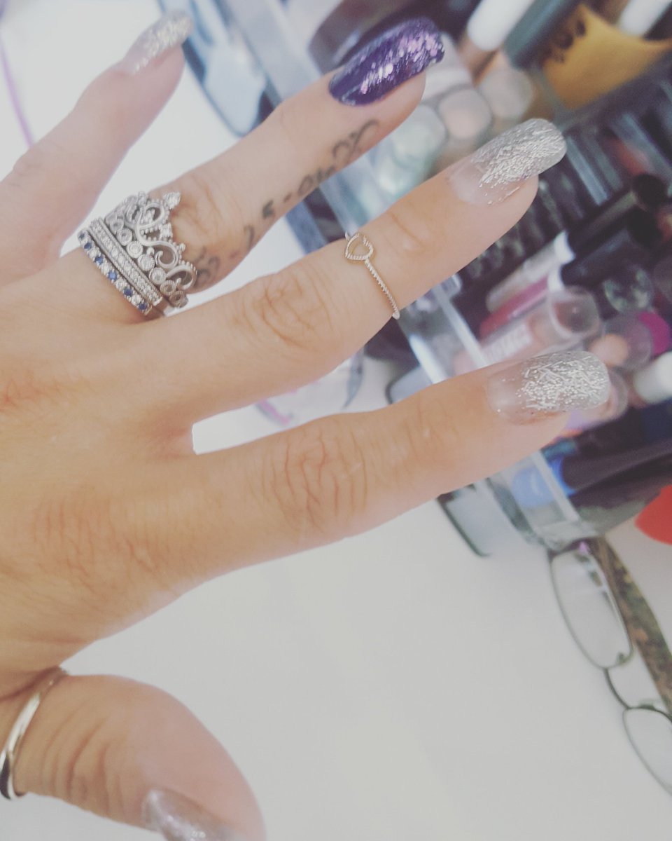 Princesa_0225's tweet photo. so my picky ass put my skills to work for once lol.
#beautifuldisaster #HotMomClub #acrylic #ICanDoThis #skillslikenapoleon #diy https://t.co/zov8JTBvKJ