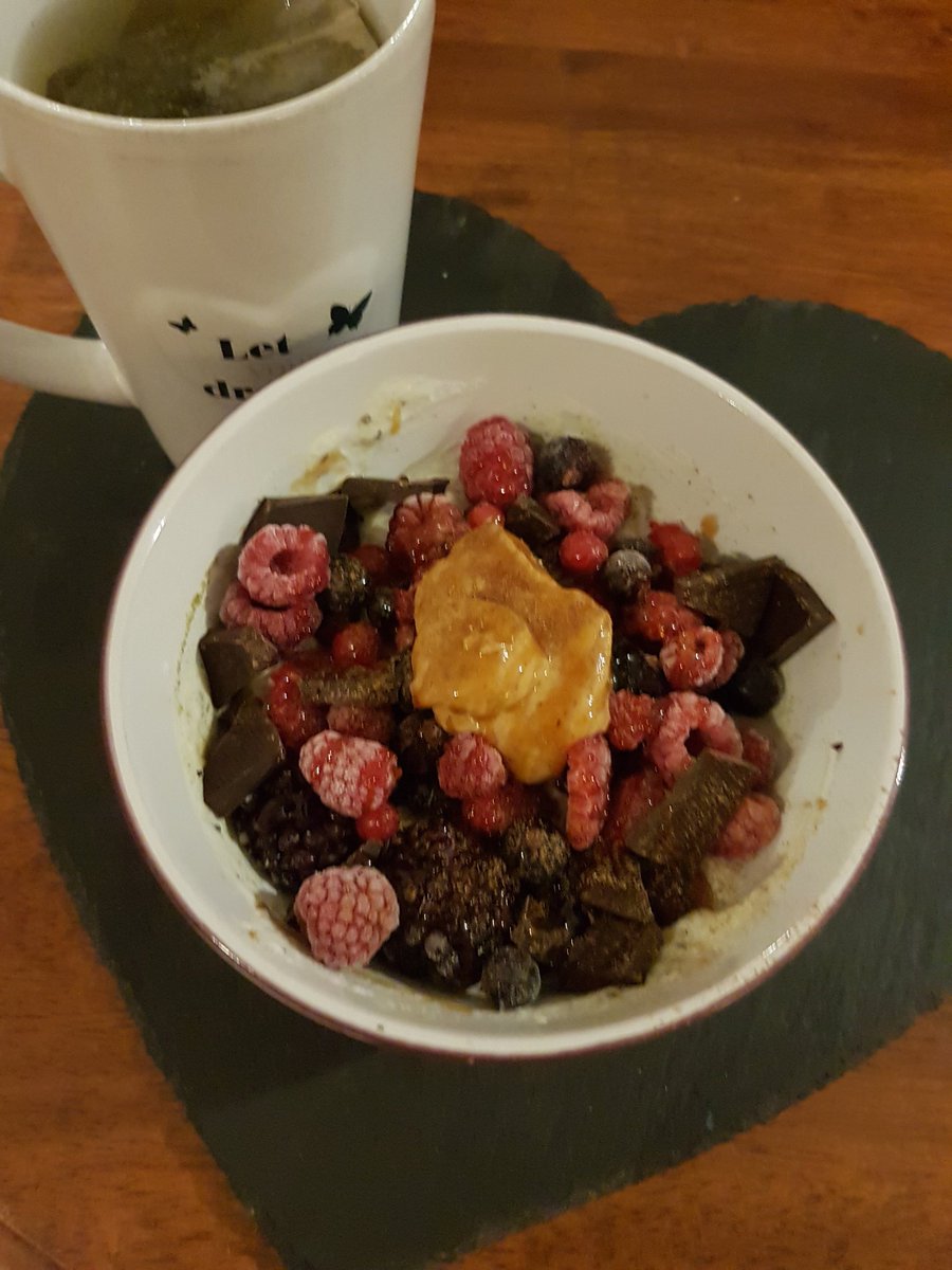 vickimellard's tweet photo. So I'm treating myself to a bowl of deliciousness before a pampering session 😍 #treat #nightin #chillout https://t.co/N6hu1BIlpa