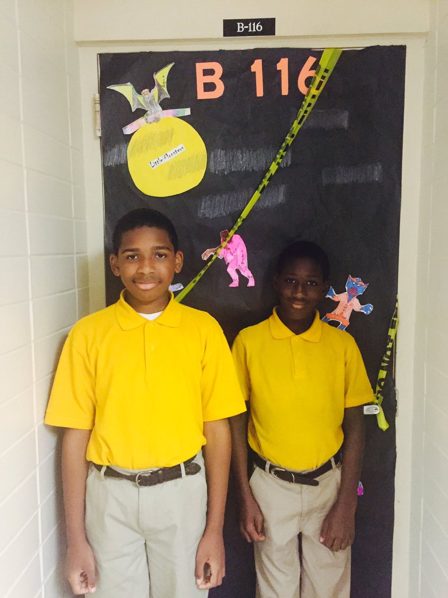 WilliamsonPrep's tweet photo. Students are proud of their Halloween door #williamsonprep https://t.co/7cQ7IqPP81