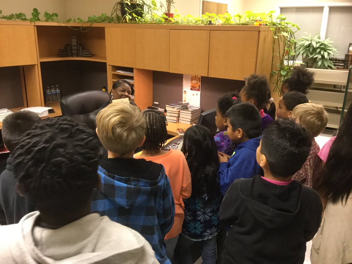 FarleyClass's tweet photo. Going 'behind the scenes' @gadsdenlibrary @WEStriplin #fieldtripsarefun #readingisfun #gcs2016 https://t.co/VKtD1ZUsCX