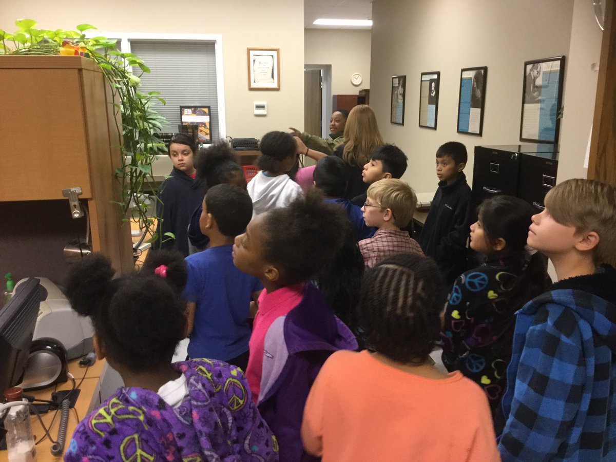 FarleyClass's tweet photo. Going 'behind the scenes' @gadsdenlibrary @WEStriplin #fieldtripsarefun #readingisfun #gcs2016 https://t.co/VKtD1ZUsCX