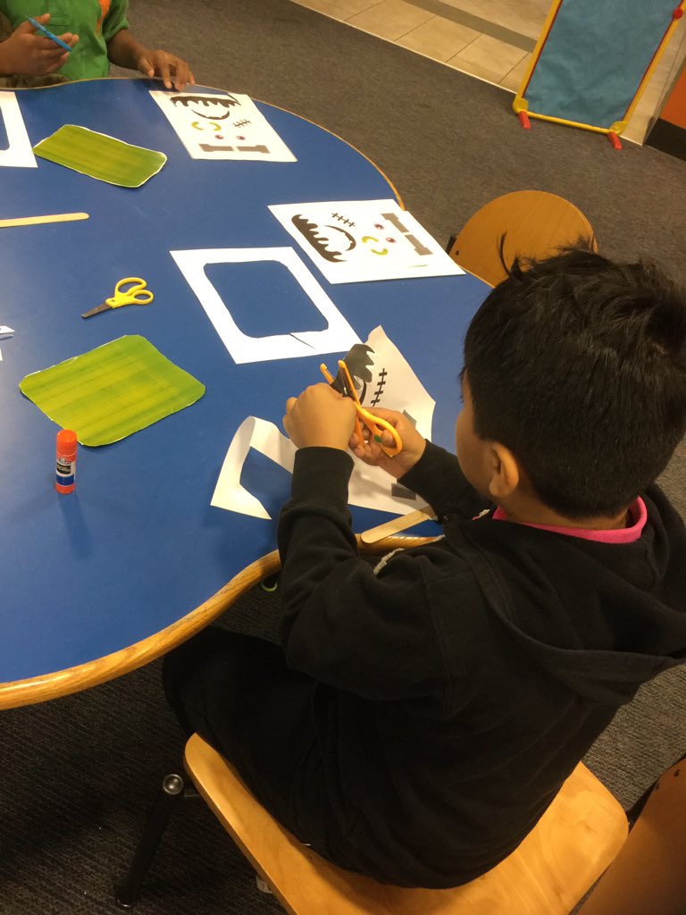 FarleyClass's tweet photo. Students ❤️making Frankenstein masks! #fieldtripsarefun #readingisfun #gcs2016 @WEStriplin @gadsdenlibrary https://t.co/MqeTLPdMAA