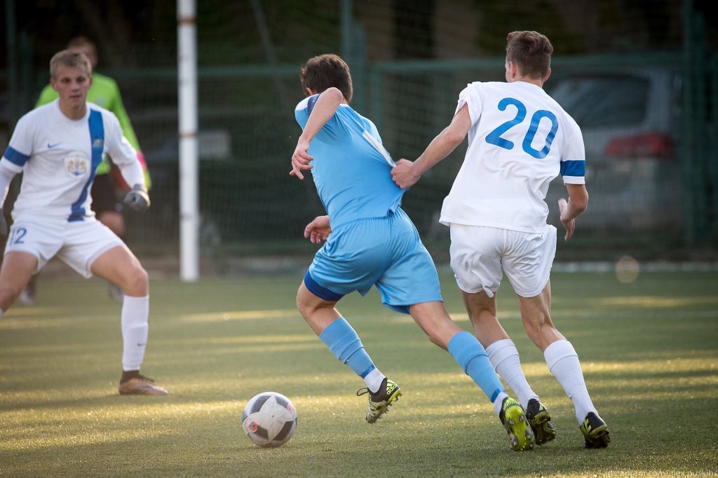 vitjka11's tweet photo. Он просто очень хотел мою майку. 🙈 Сказал что после игры отдам 🙂⚽️💙 https://t.co/DARRvoz8My