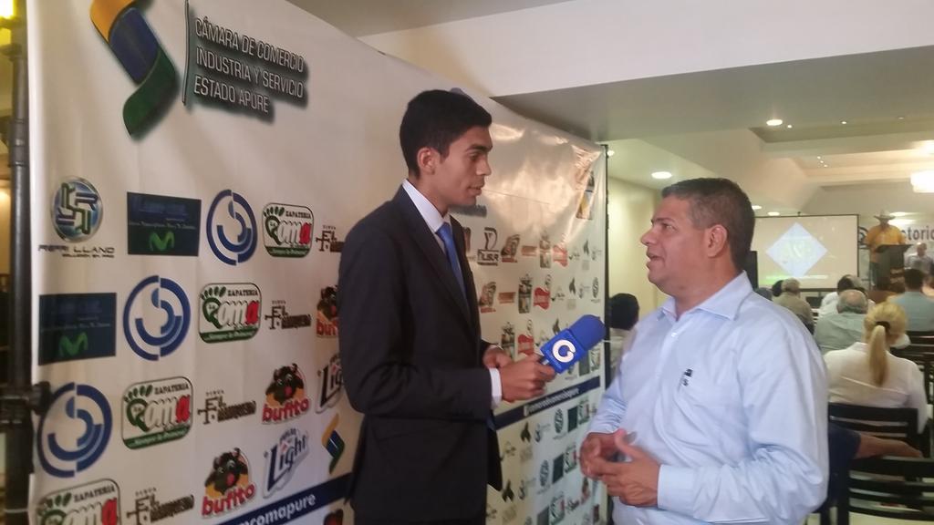consecomercio's tweet photo. Vito Vinceslao @vito_vinceslao declarando al canal @globovision durante #encuentrosdelideres #TransformemosVenezuela #transformemosapure https://t.co/O8vz3nTPC6