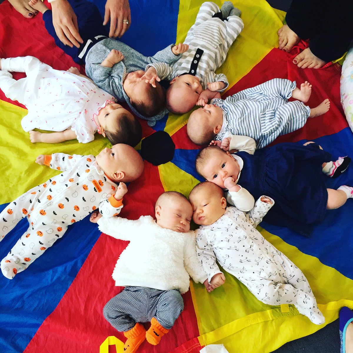 alliecapolupo's tweet photo. Find your baby Friday #momlife #pumpkintoes @vinny_cap https://t.co/Bn3fpO2iHv
