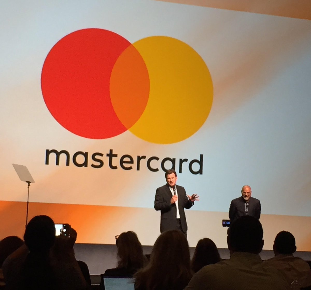 CBSAltitude's tweet photo. A Priceless Surprise from MasterCard at #ANAMasters as CMO @RajaRajamanna brings @NickFaldo006 to the stage
#PricelessSurprises #MasterCard https://t.co/giMIAfQ0Wm