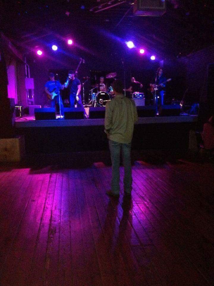 Robneezy_'s tweet photo. Throwback to @DylanScottCntry's first concert in Little Rock, crazy how the times have changed #TurnRows https://t.co/F0oAUeRJSb