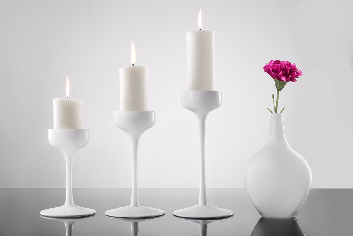 أنا مُختلِف… أنا مُتميّز... لَسْت مثلهم... ولكنني امثّلهم.