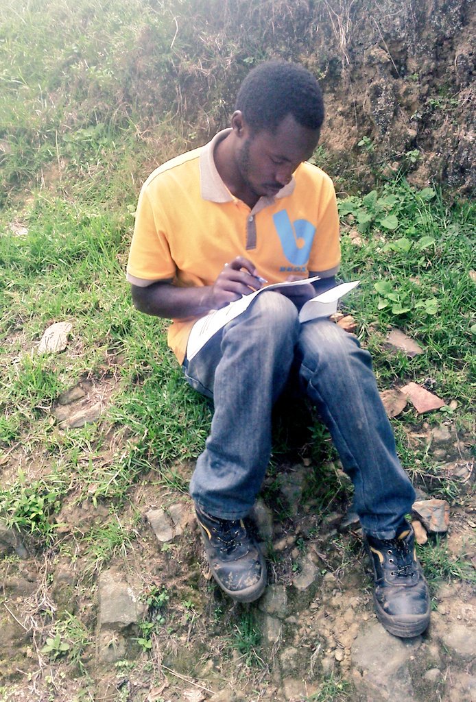 fils2014's tweet image. The only way to do a great work is to love what you do