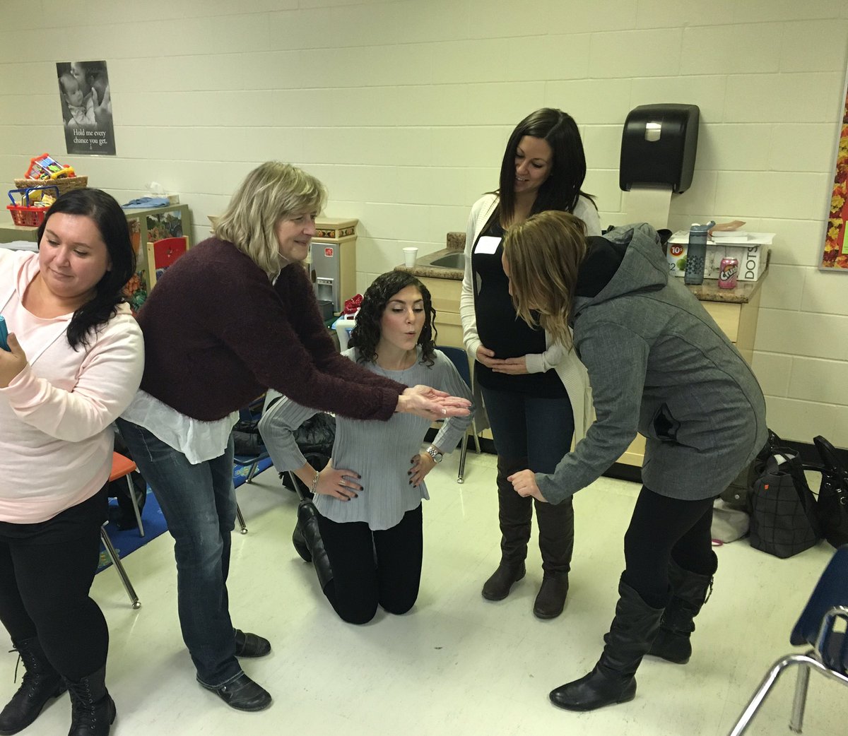 MsMackenzie2's tweet photo. Mulvey dramatics! #MTSPDDAY #mulveyschool https://t.co/uzxUOe9Llx