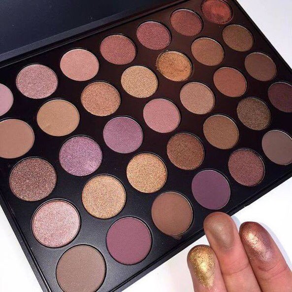 RT TO WIN: Morphe 35T palette 
(Must be following me so I can dm the winner)