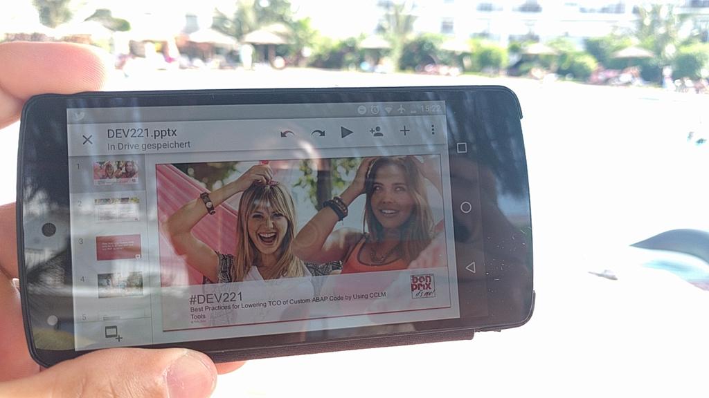 Timo_John's tweet image. #DEV221 preparation at the pool side. Where do the other #communitySpeakers  prepare? #SCN  #SAPTechEd