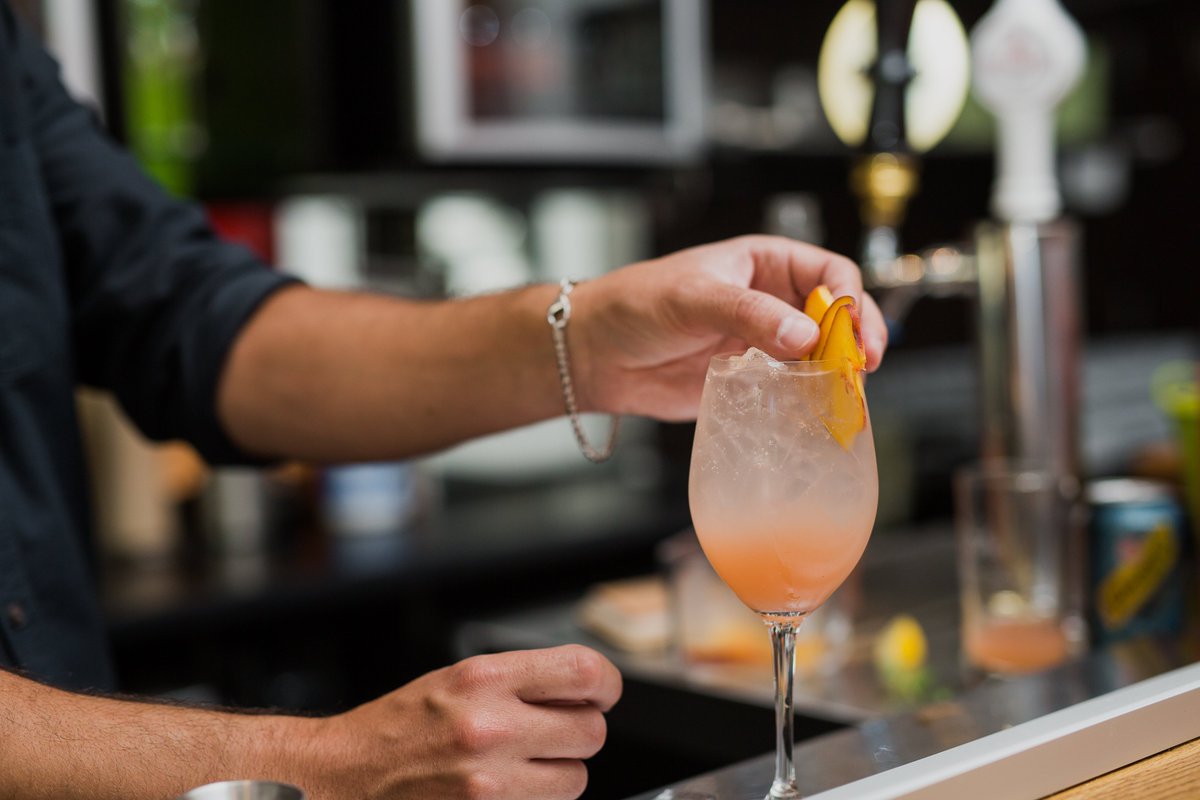 morriseast's tweet photo. Chilly weather? No thanks. Pretend you're somewhere tropical with this scrumptious elderflower peach sangria cocktail! #halilife https://t.co/pAHd9c0kP1