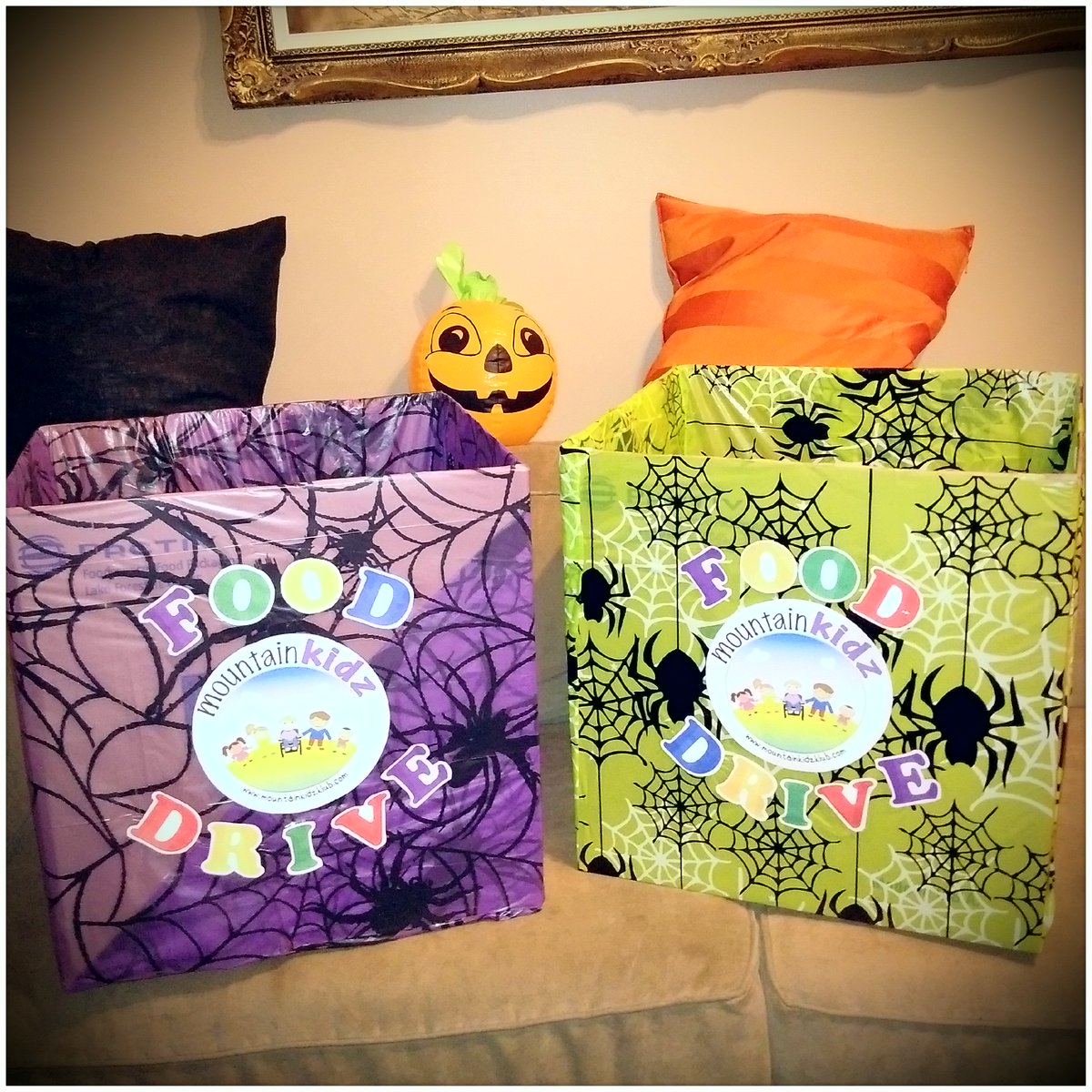 PumpkinProwl's tweet image. Tomorrow's the day #HamOnt! See you tomorrow in costume at Belview Park! Please bring non-perishable food donations for @Mountain_Kidz